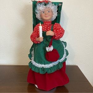 Trim A Home 18” Mrs. Claus Light Works Not Animated, Bag of Hardware Included
